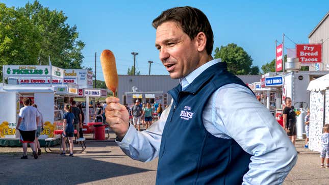 Image for article titled DeSantis Has Surprisingly Smooth Verbal Exchange With Iowa State Fair Corn Dog