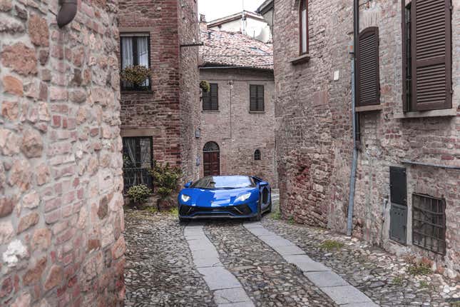 Image for article titled The Aventador LP 780-4 Ultimae Demands Your Undivided Attention