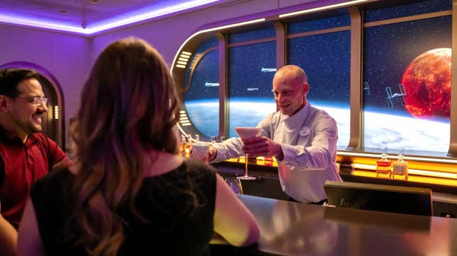 Imagen para el artículo titulado Un cocktail de 5000 dólares es la última idea de Disney para su exclusivo hotel de Star Wars