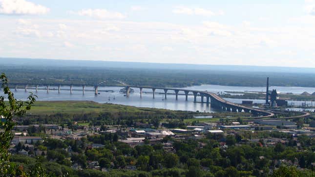 A photo of the Bong memorial bridge. 