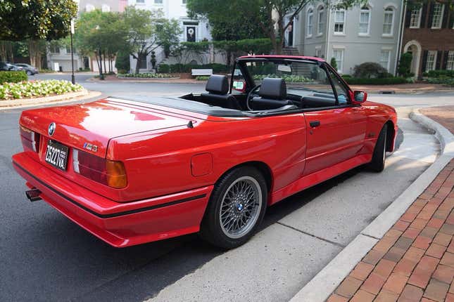 Imagen para el artículo titulado A $127,500, ¿le darías la vuelta a este BMW M3 Convertible de 1989?