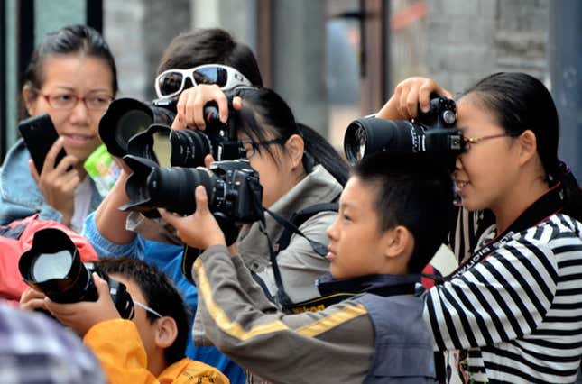 Image for article titled Photo series of wealthy Chinese kids and their expensive cameras goes viral
