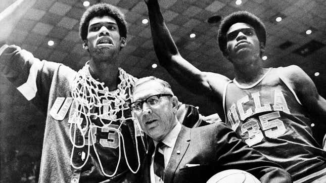 Total 89+ imagen most wins in ncaa basketball history coach -  