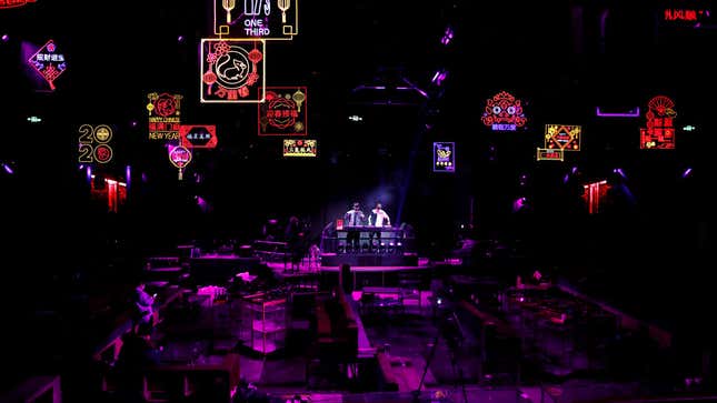 Image for article titled 今週のQuartz:クラウド化する興行ビジネス、ウイルスにお構いなしな若者たち、100ドル未満のスマートフォン