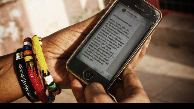 On the mobile of Aisha Dabo, a text of the new media project Africactivists, Mediascoop, transmitted via WhatsApp