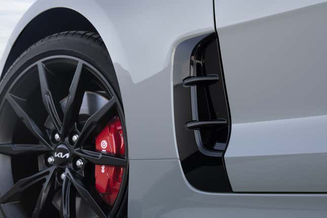 Image for article titled 2022 Kia Stinger Scorpion Edition Looks Different Than The Regular Stinger And That's It