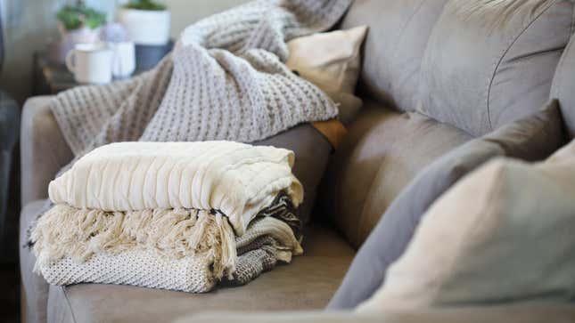 Image for article titled Store Blankets by Turning Them Into &#39;Pillows&#39;