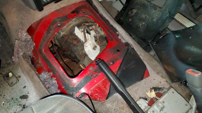 Image for article titled I'm Building A World-Traveling Overlanding Rig Out Of Two $350 Parts Cars And It's Already A Shit-Show