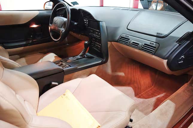 Image for article titled At $49,900, Is This 116-Mile 1994 Chevy Corvette a Lucky Find?