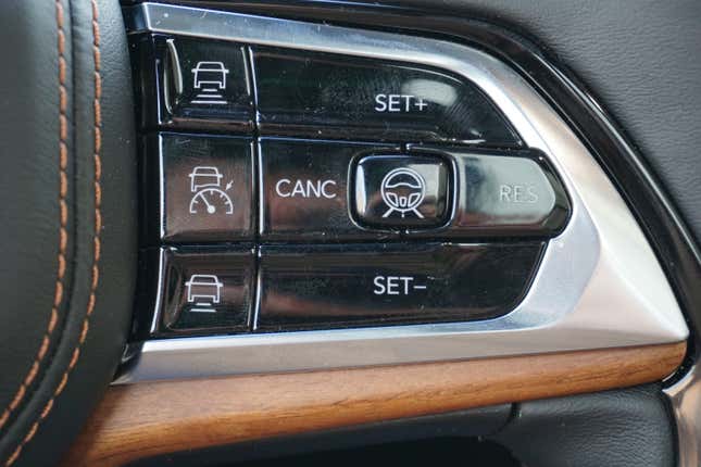 Image for article titled The Jeep Grand Cherokee L Summit Reserve Is The American Luxury Road Trip Machine