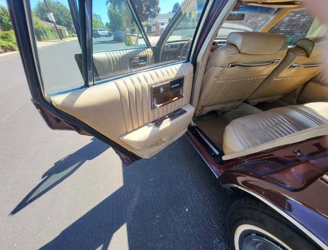 Başlıklı makale için resim 9.500 Dolar, Bu 1976 Cadillac Seville Klas Bir Klasik mi?