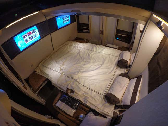 Image for article titled What it’s like to fly the $23,000 Singapore Airlines Suites class