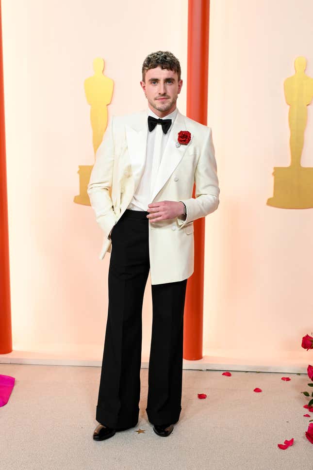 Image for article titled Oscars 2023 Red (Sorry, &#39;Champagne&#39;) Carpet: What the Celebs Are Wearing to Celebrate Themselves