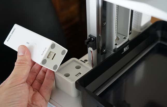 Imagen de uno de los purificadores de la impresora 3D Anycubic Photon M3 Premium