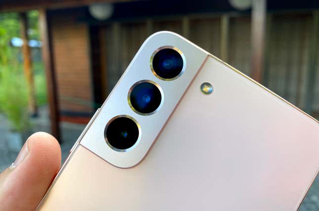 Imagen para el artículo titulado Análisis del Samsung Galaxy S22+: cómo hacer un buen teléfono aún mejor