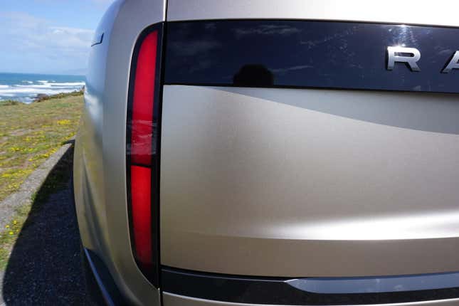 Image for article titled The New Range Rover Is All Things To Very Few Men
