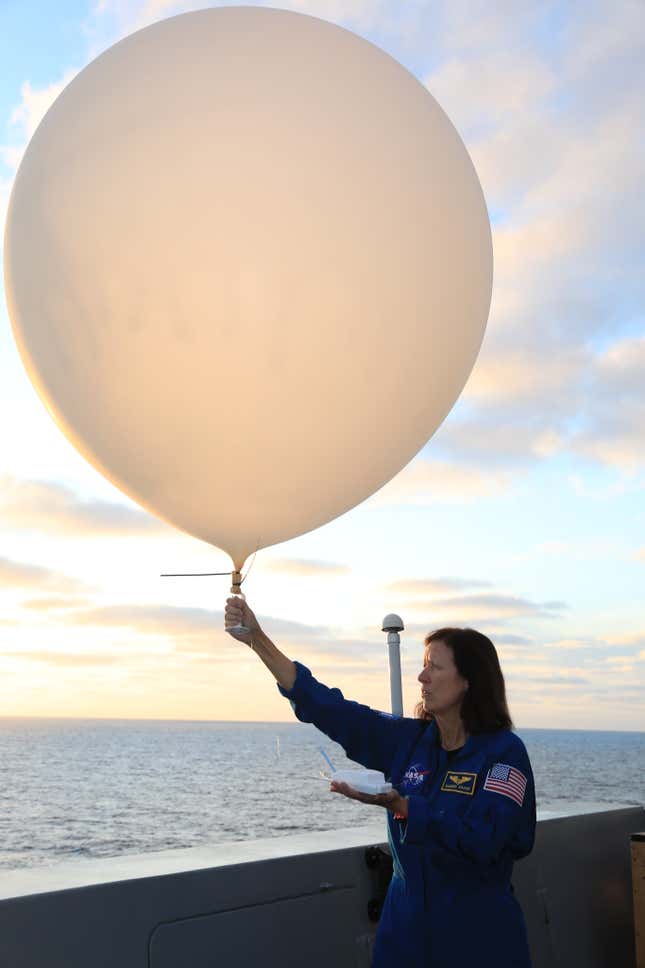 Image for article titled See the Best Images from the Thrilling Artemis 1 Splashdown