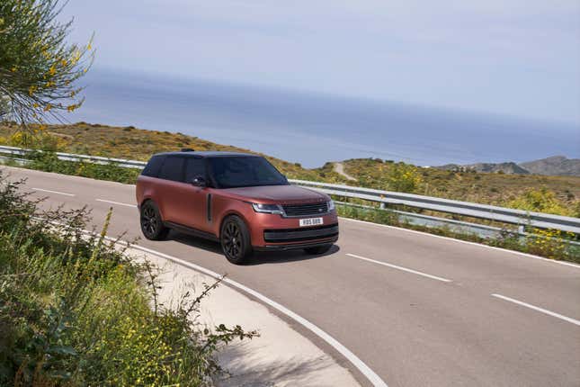 Image for article titled The 2022 Land Rover Range Rover Gets Three Rows And A Future Electric Version