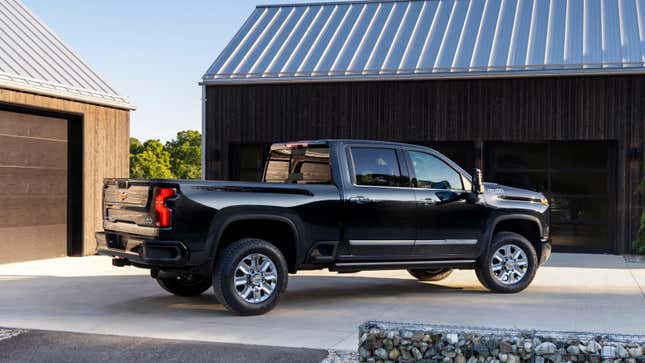 Image for article titled 2024 Chevy Silverado HD Gets More Diesel Torque and More Gears