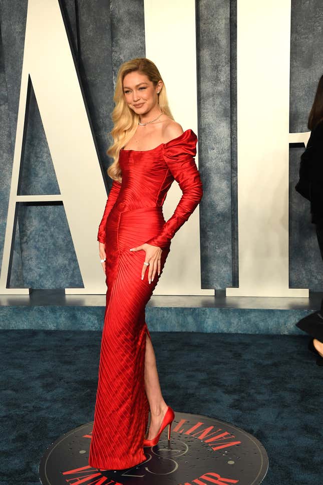 Image for article titled The Vanity Fair Oscars After-Party Looks: The Bold, Be-Feathered, and Basically Naked
