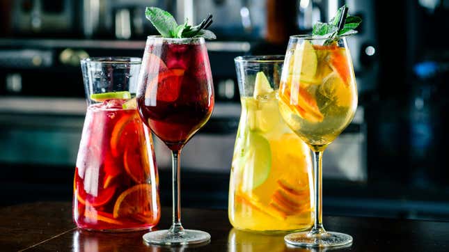 Image for article titled What to Look For In a Restaurant Sangria