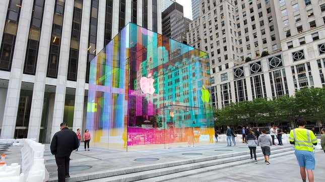 Image for article titled Apple’s iconic cube on New York’s Fifth Avenue is back—and in color