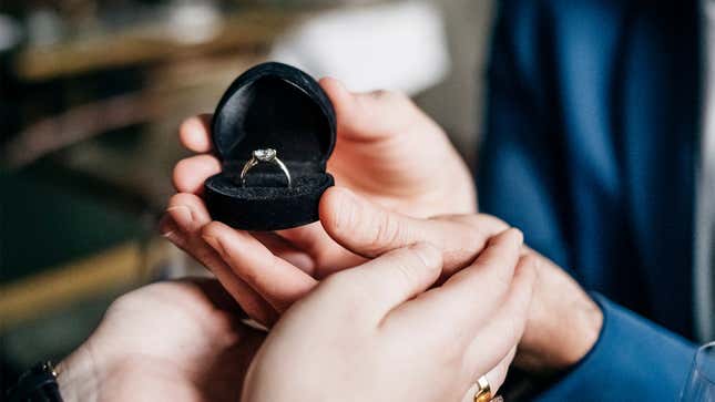 Image for article titled Man Proposes To Girlfriend With Heirloom Ring Once Worn By Divorced Sister In 2013