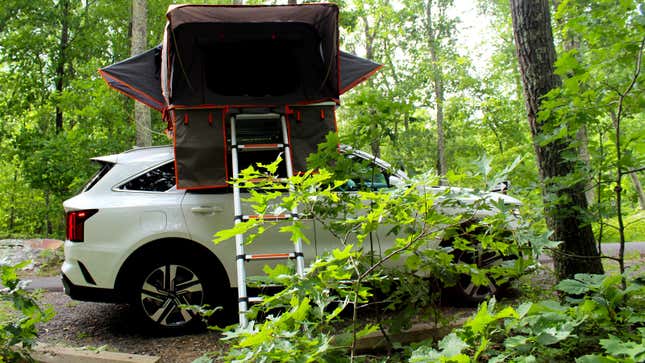 A photo of an assembled Roofnest Condor tent on a Kia SUV.