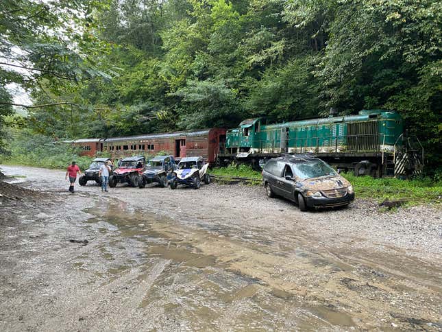 Image for article titled I Bought A $900 Rustbucket Minivan And Took It On A 1,500-Mile Adventure