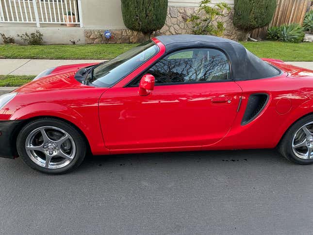 Image for article titled At $15,000, Could This 2001 Toyota MR2 Spyder Snare A Buyer?