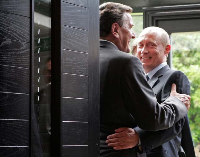 Putin Schroeder hug
