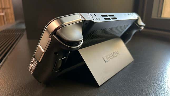 كمبيوتر الألعاب المحمول Lenovo Legion Go.