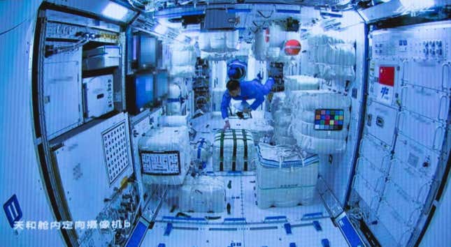 Imagen para el artículo titulado Llegan los primeros tres astronautas a la estación espacial china Tiangong