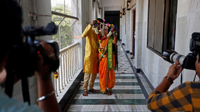 Image for article titled Asia:インド人はハデ婚を諦めない