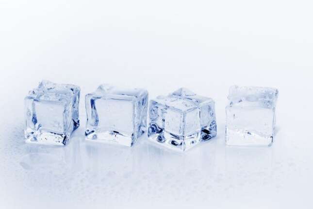 Imagen para el artículo titulado Por qué no deberías masticar hielo con los dientes bajo ninguna circunstancia