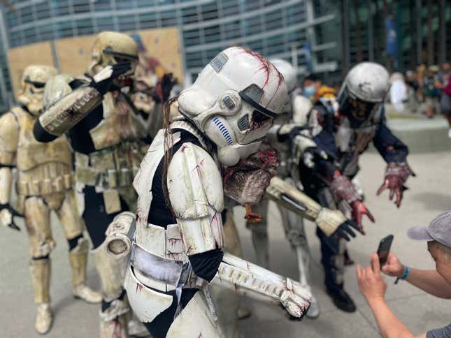 Image for article titled Here&#39;s Some of Star Wars Celebration 2022&#39;s Coolest Cosplay