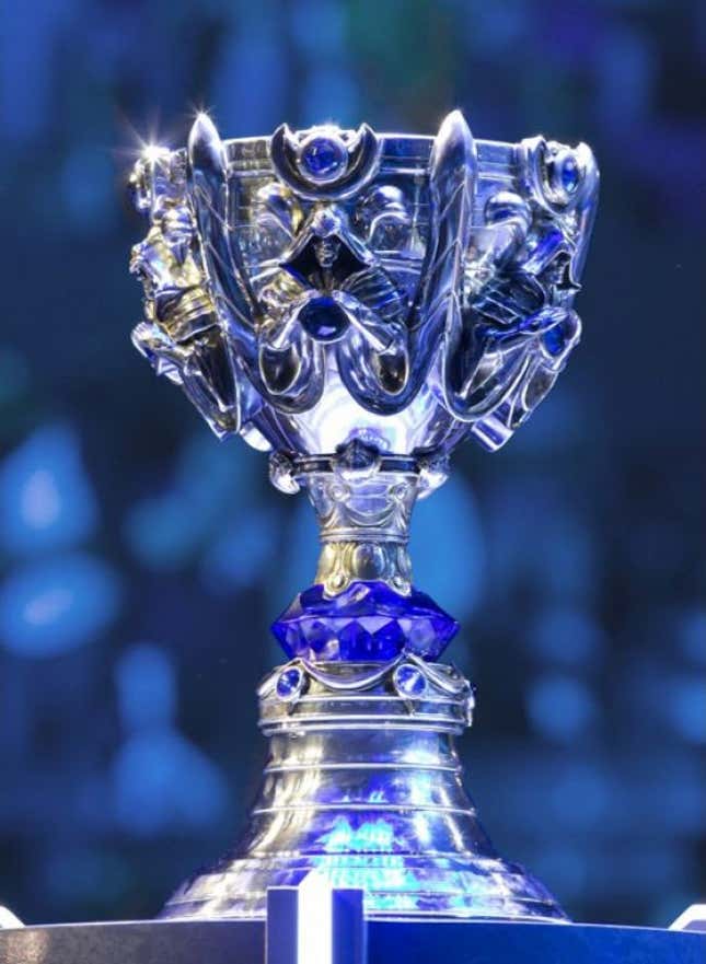Imagen para el artículo titulado La nueva copa del mundial de League of Legends está hecha por un fabricante de joyas