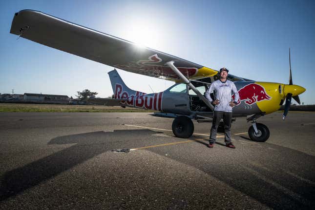 Image for article titled Skydiving Pilots Try to Swap Planes In Mid-Air, Causing Crash And An FAA Investigation