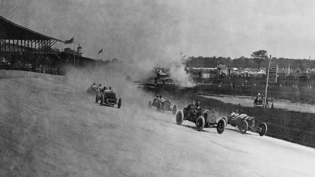 The start of the 1912 Indianapolis 500