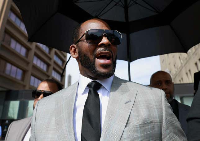 Image for article titled R. Kelly Moved to Federal Jail in Chicago As He Faces Another Legal Hurdle!