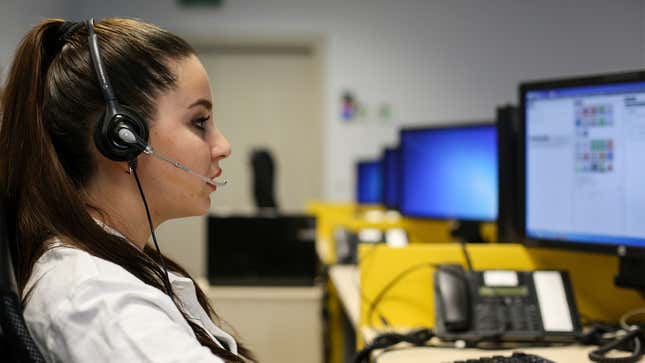 Image for article titled 911 Operator Likes To Let It Ring For Couple Seconds So Caller Doesn’t Get Impression They&#39;re Standing By Phone All Day
