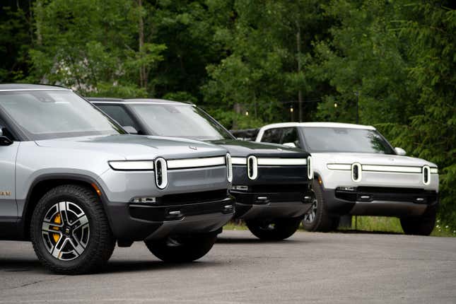 Image for article titled The 2022 Rivian R1S Is the Rightful Heir to the Land Cruiser Throne