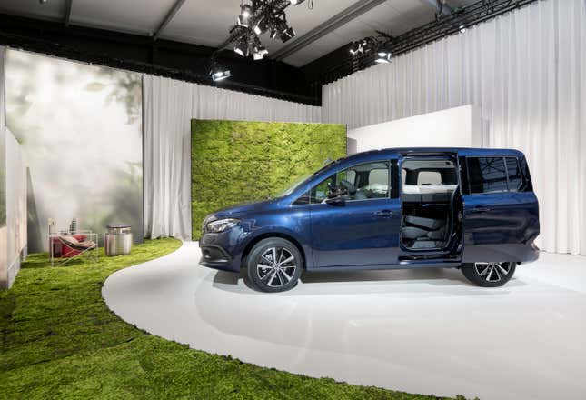 Image for article titled The Mercedes-Benz Concept EQT Marco Polo1 Takes the EV Van Overlanding