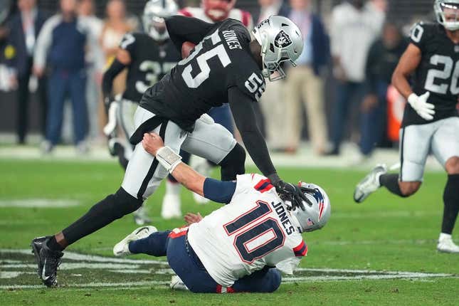 Chandler Jones blasts Raiders on social media, deletes posts