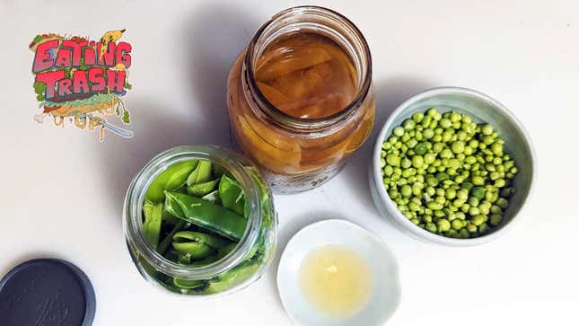 Image for article titled Turn Empty Pea Pods Into a Delicate, Flavored Vinegar