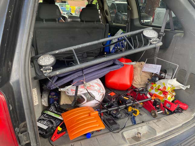 Image for article titled I Bought A $900 Rustbucket Minivan And Took It On A 1,500-Mile Adventure