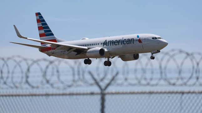 Image for article titled American Airlines Mechanic Tried to Smuggle $320,000 Worth of Cocaine in an Electrical Compartment