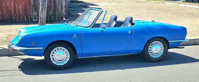 Image for article titled At $5,900, Could You Be Drawn Into This 1968 Fiat 850 Spider’s Web?