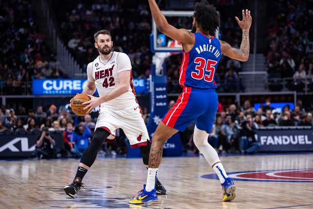 Mar 19, 2023; Detroit, Michigan, USA; Miami Heat forward Kevin Love (42) against Detroit Pistons forward Marvin Bagley III (35) in the second quarter at Little Caesars Arena.