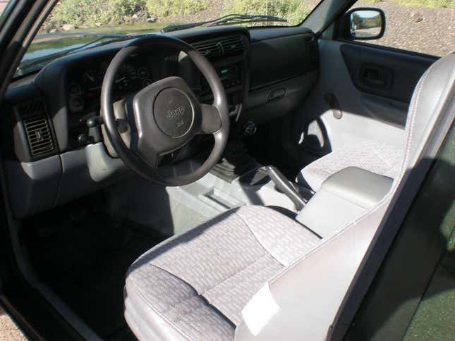 Image for article titled At $5,000, Is This 1998 Jeep Cherokee A Good Deal Despite Its Bad Transmission?